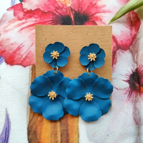 Deep Blue Floral Earrings - Picture 12 of 13
